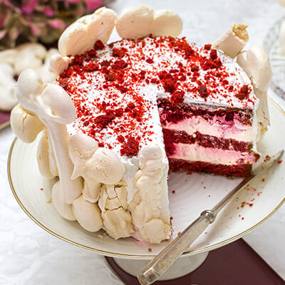Rezeptbild Red Velvet Cake mit Knochen Baiser